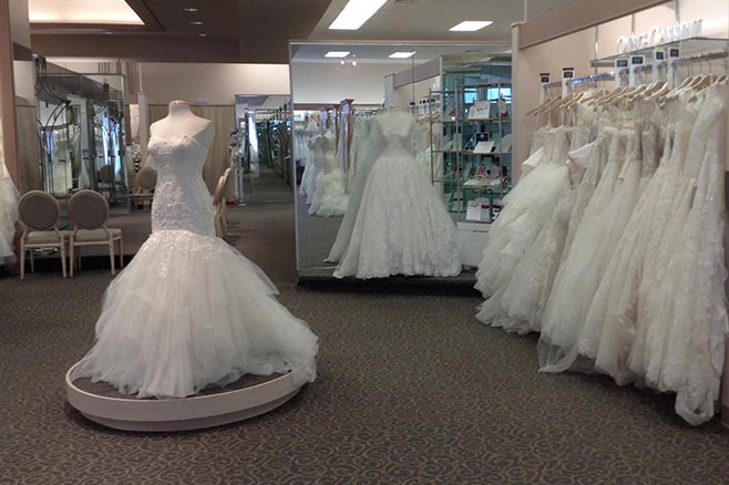 david bridal wedding dresses David's Collection, Scalloped Lace and Tulle Plus Size Dress ( Preloved Wedding Dress Save 55% A grosgrain waistband and illusion insets at the sides provide beautiful finishing touches. The David's Bridal Collection: Short